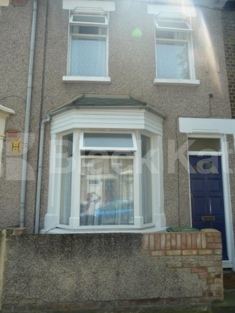 			2 Bedroom, 1 bath, 1 reception House			 Aldworth Road, STRATFORD